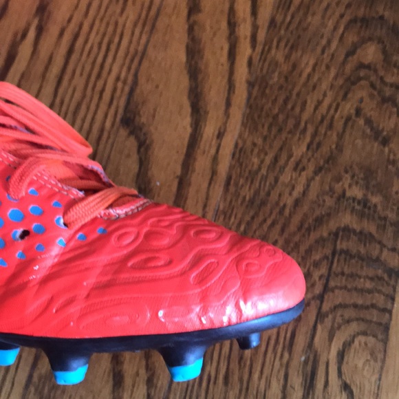 Orange puma soccer cleats - Picture 3 of 5